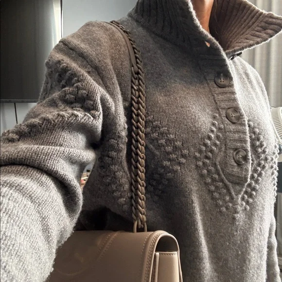 Tory Burch Fleming convertible in matte Grey Heron Quilted leather. Shoulder Bag - Picture 14 of 16